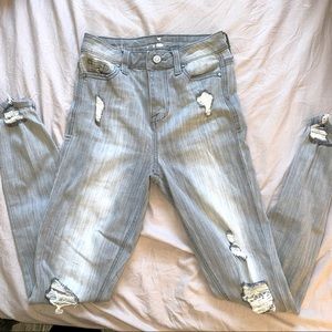 gray distressed skinny jeans